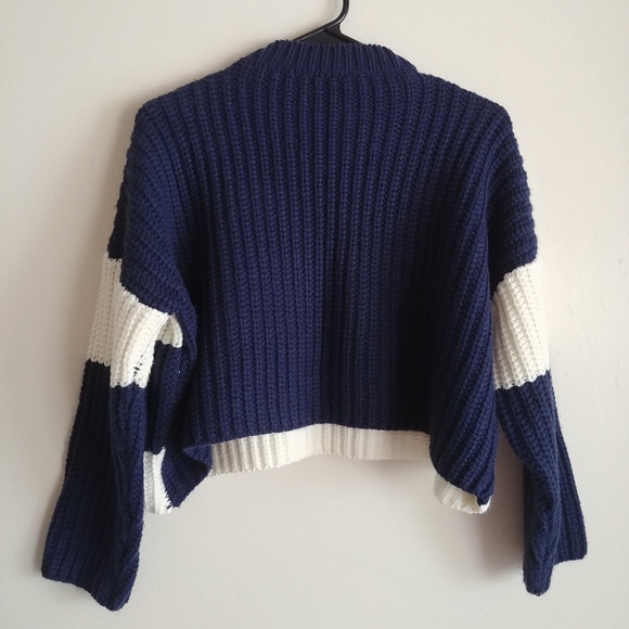 Handmade knitted unisex crop top - Picture 2 of 7
